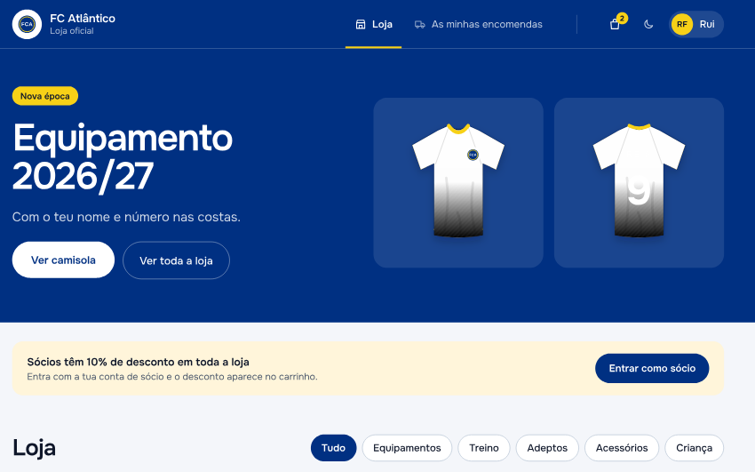 Página inicial da loja do clube com o equipamento da nova época e o desconto de sócio.
